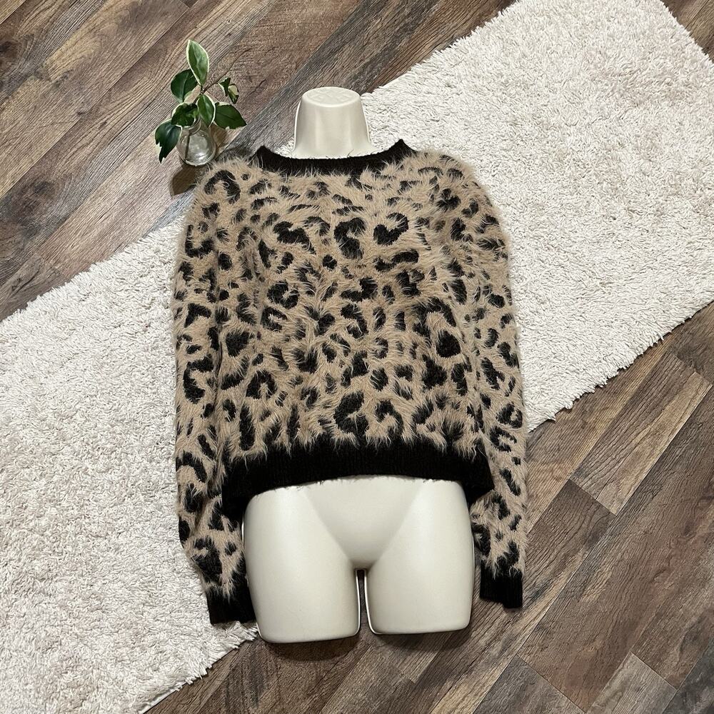 H&M Medium Oversized Leopard Print Faux Fur Fuzzy Oversized Cropped Sweater